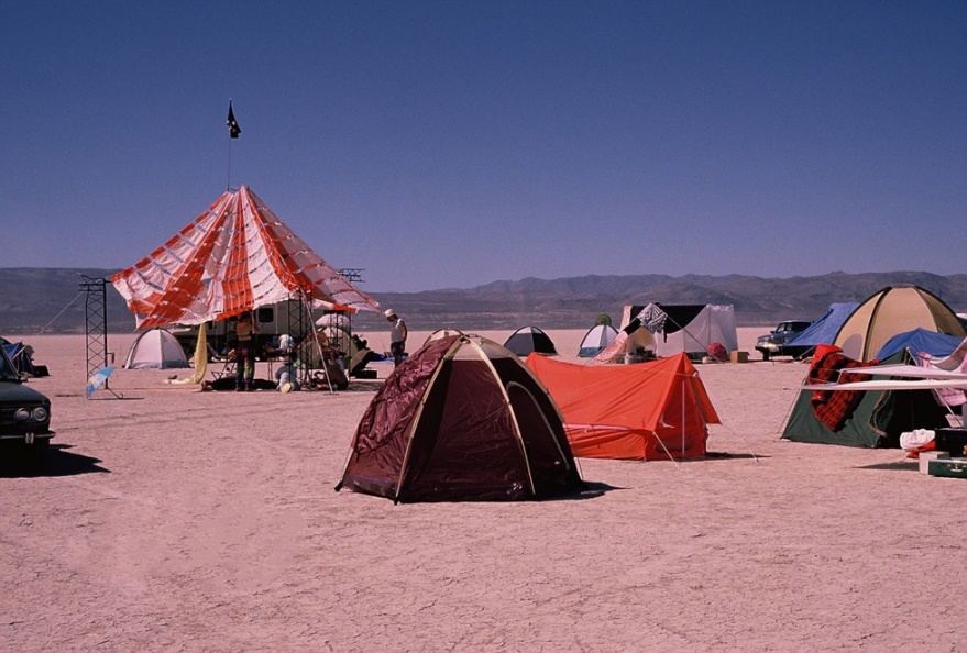 Le Center Camp de Burning Man en 1990.