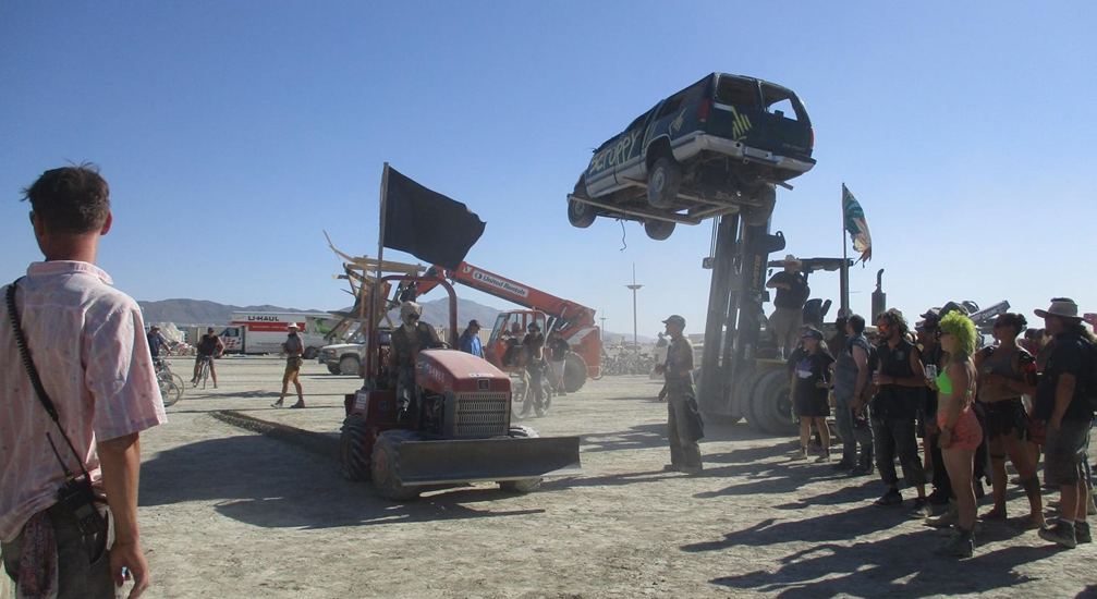 Le lancer de voiture (vehicle toss).