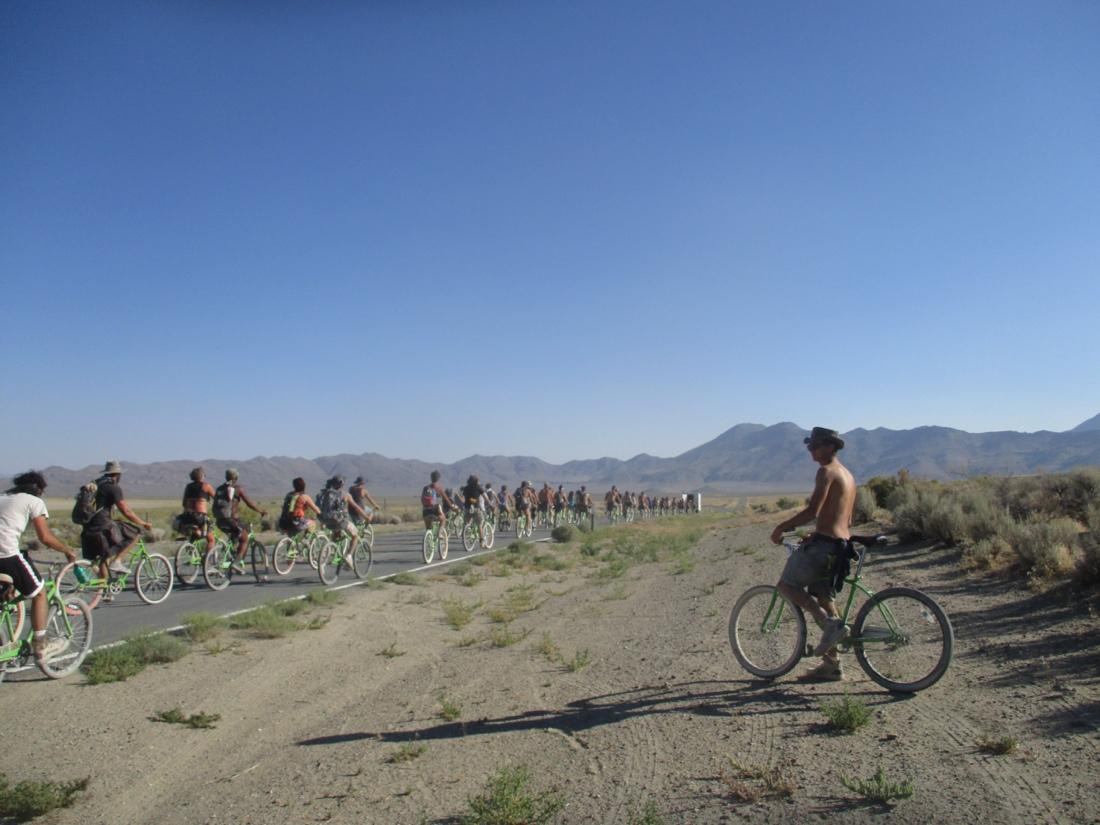 Bologna Hole Blitz : Trajet du Ranch à la playa. Photos : F. Muguet, 2016. Figure 3.17. Le Bologna Hole Blitz arrive sur la playa, 2016.